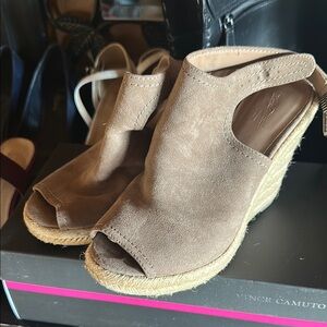 Universal Thread Tan Heeled Sandals